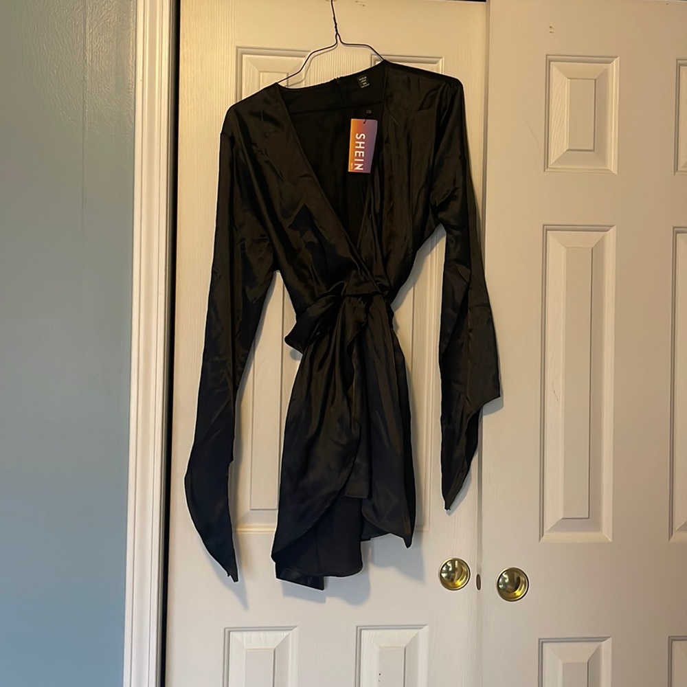 Black long sleeved never worn shein dress